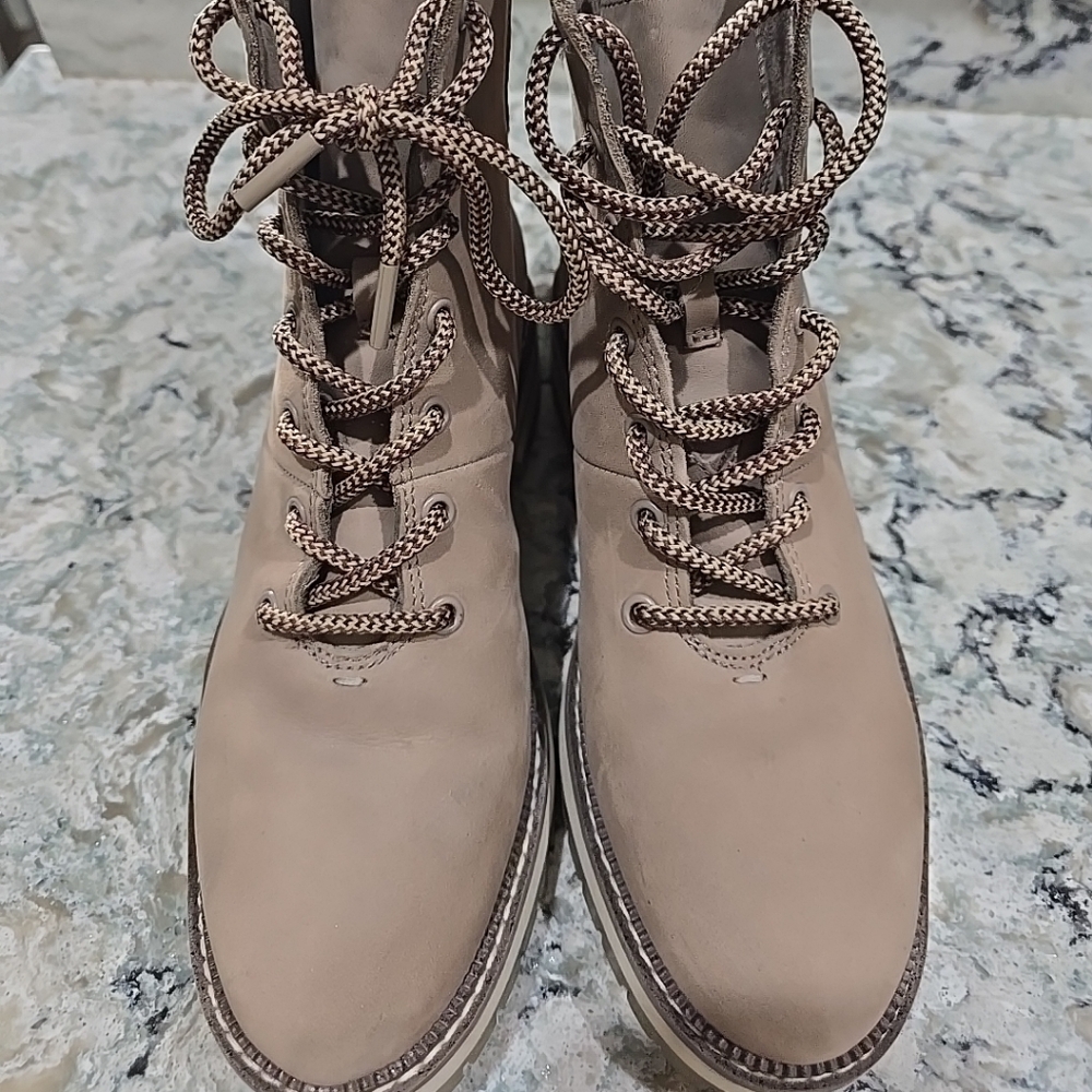 Toms‎ Tan Lace-Up Women's Boots Sz 7.5